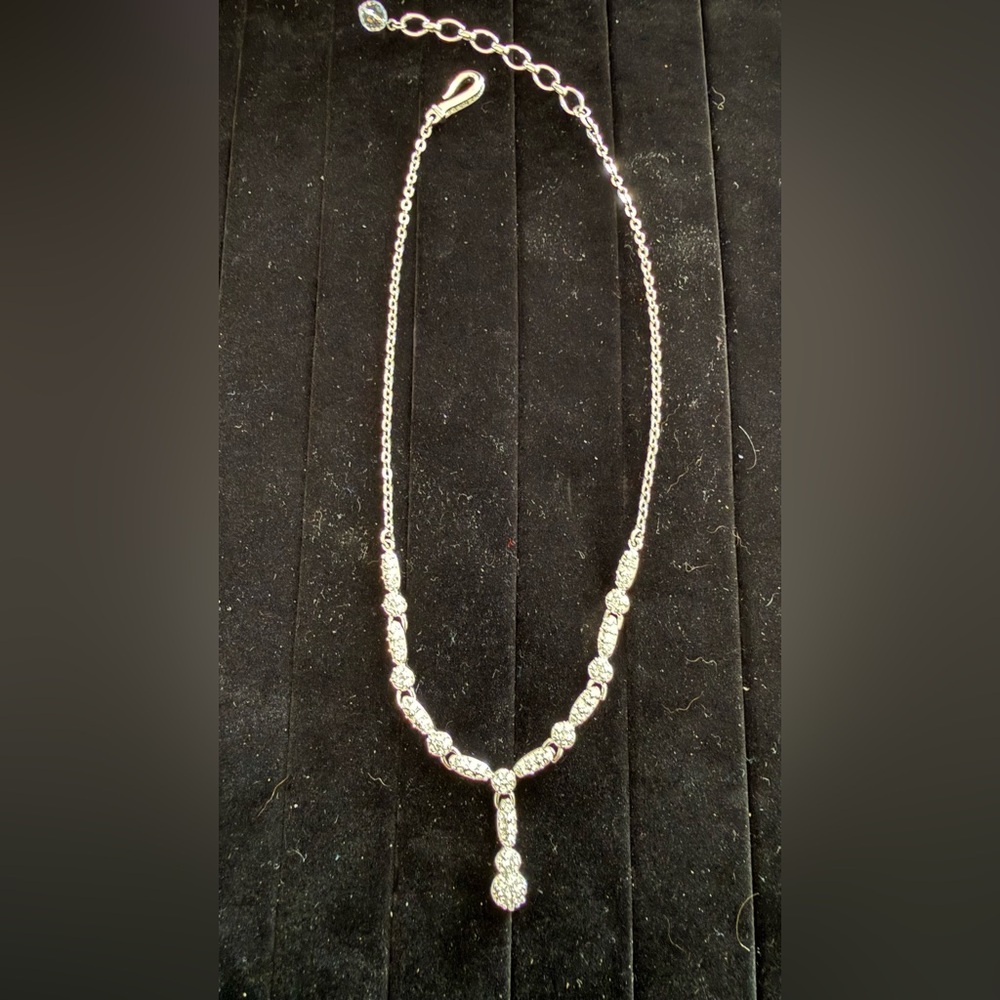 Swarovski Emma “Y” bridal necklace 1500592 stunning